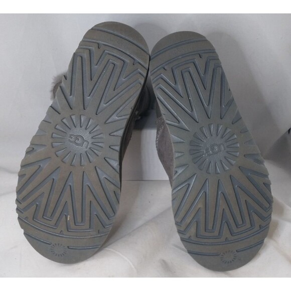 UGG Boots Womens Size 7 Bailey Button II Snow Gray Suede Ankle Pull On - Picture 7 of 9